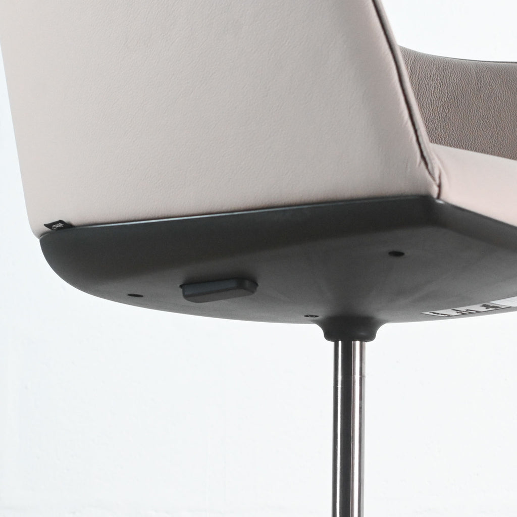 Vitra Softshell Chair 5 Star Base in Leather | Re-Lived