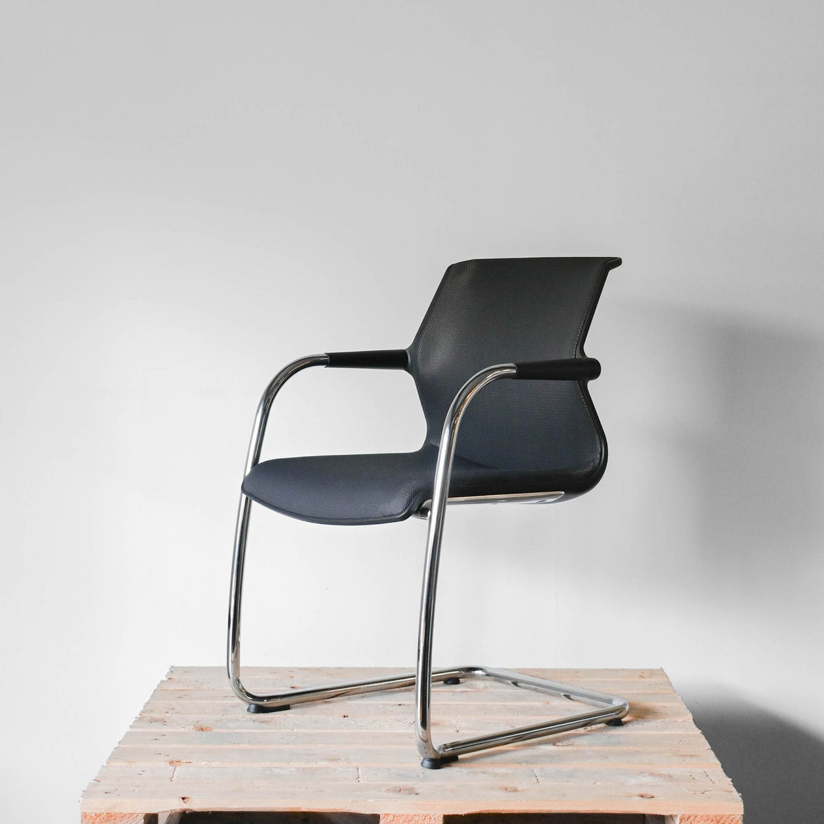 Vitra Unix Meeting Chair | Re-Lived