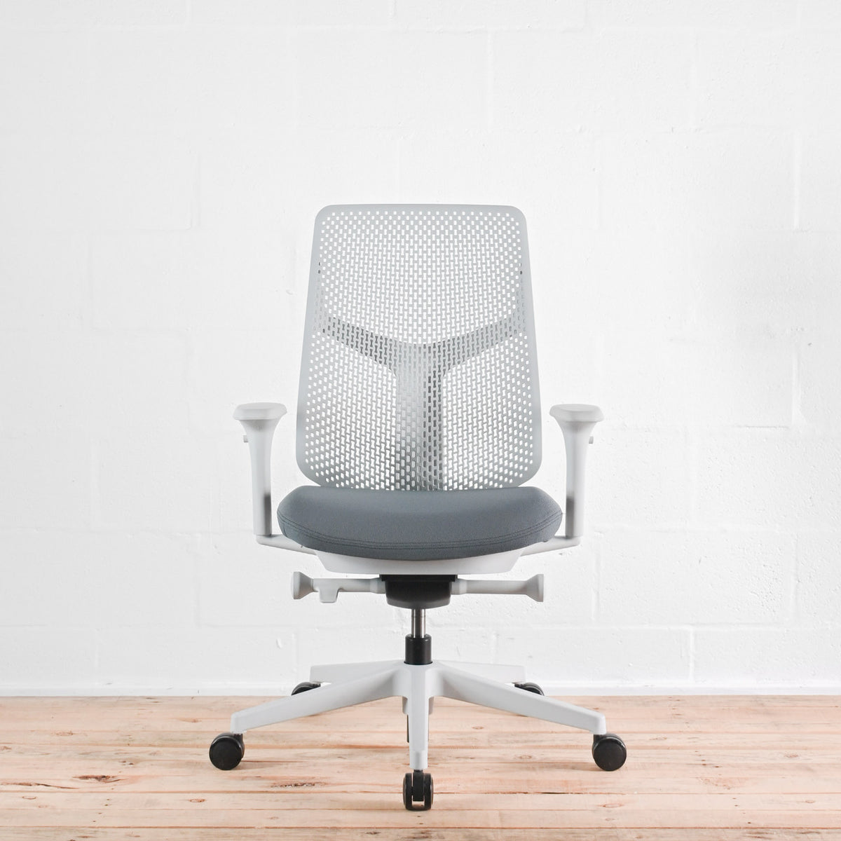 Herman Miller Verus Triflex Back Mineral Office Chair Special Edition | Re-Lived