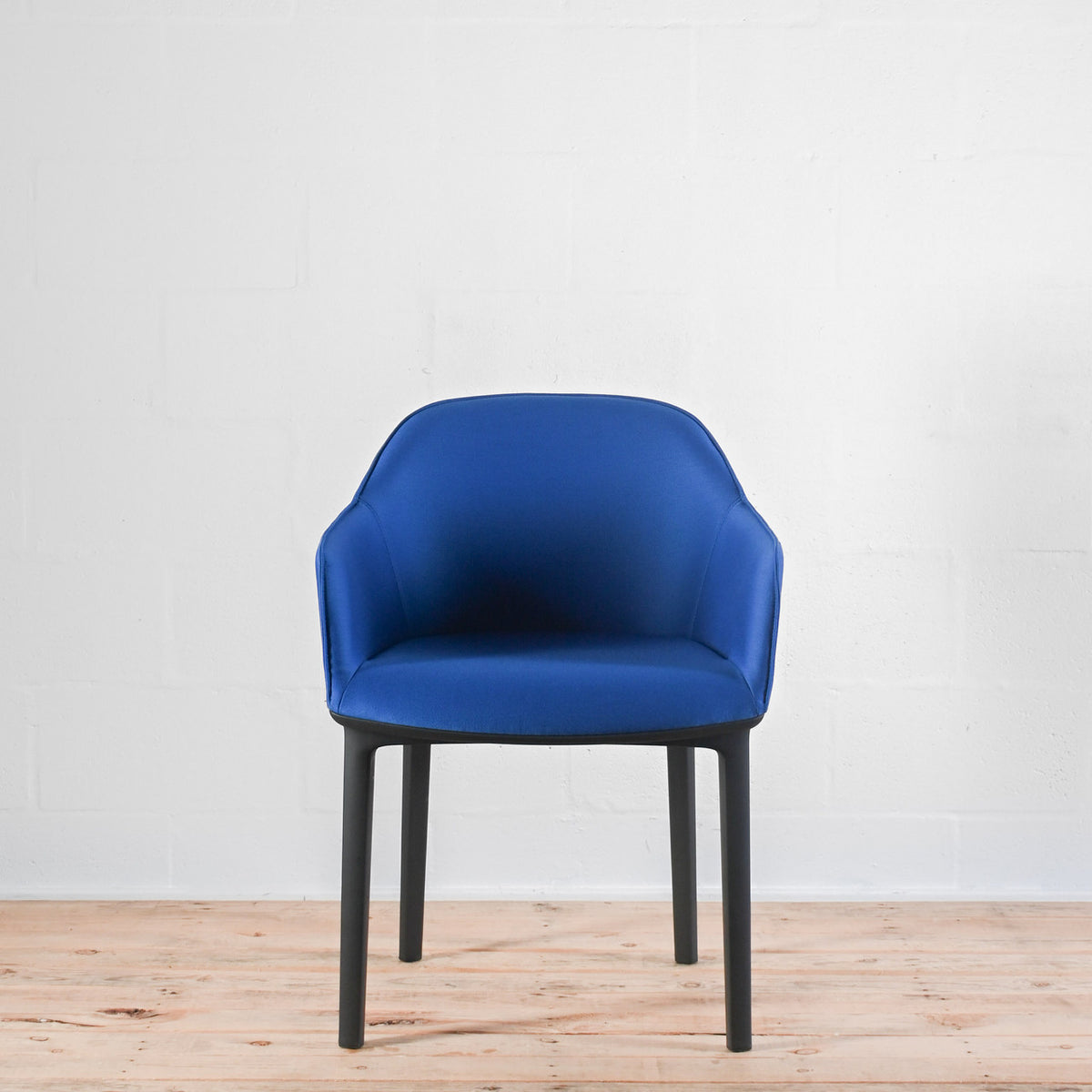Vitra Softshell Armchair 4 Leg Base Aura Royal Blue | Re-Lived