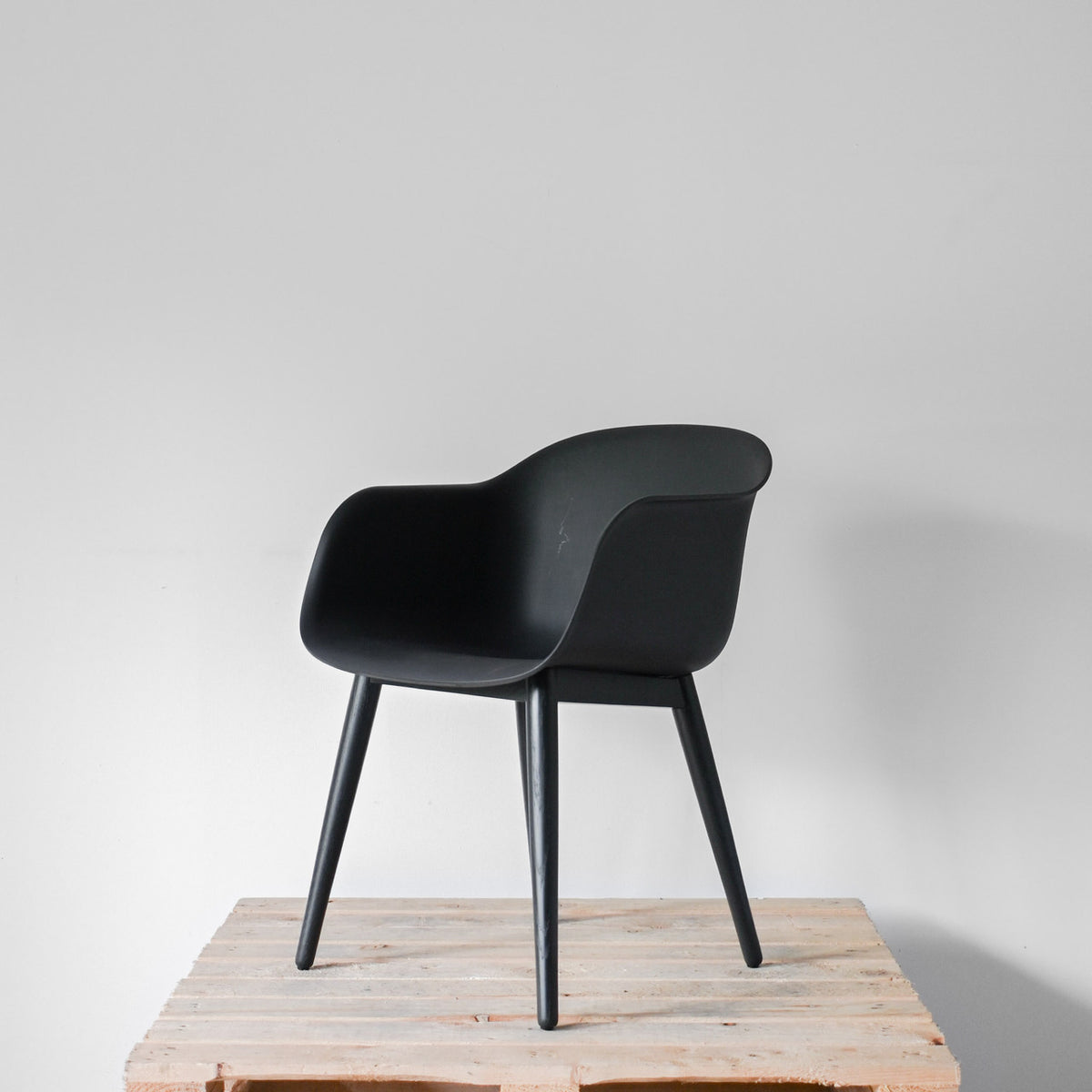 Muuto Fiber Armchair Black Shell / Wood Base | Re-Lived