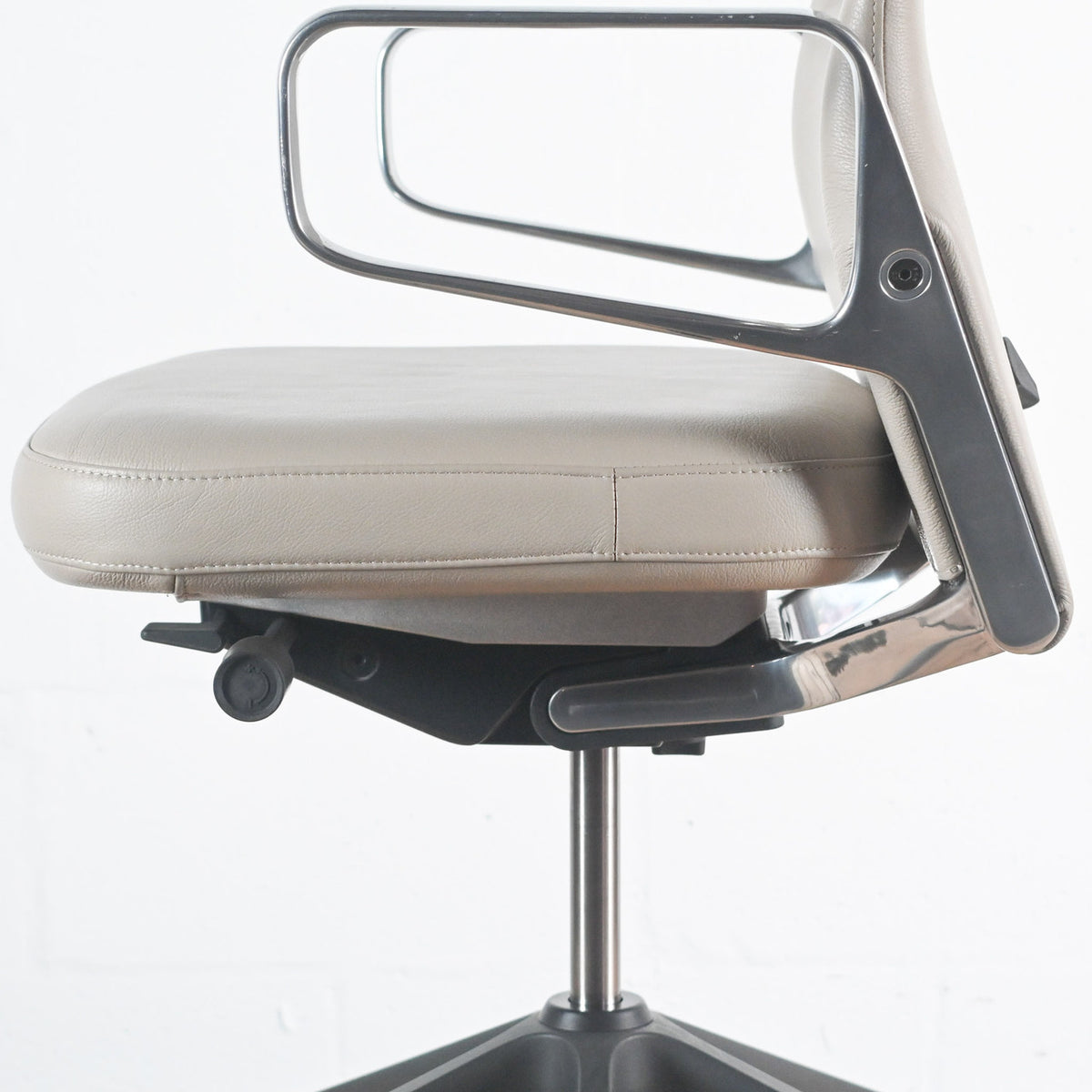Vitra AC4 Leather Office Chair, Ring Arms | Re-Lived