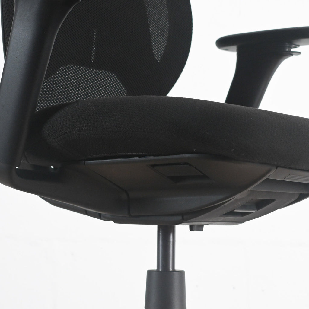 Vitra ACX Light Chair Black Fabric with Lumbar Support | Re-Lived