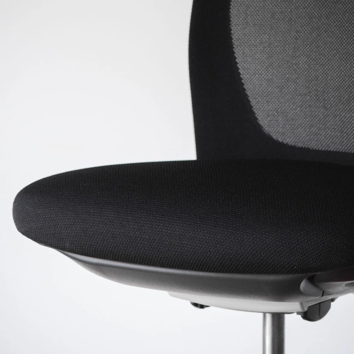 HAG Futu Mesh NO Arms Office Chair | Re-Lived