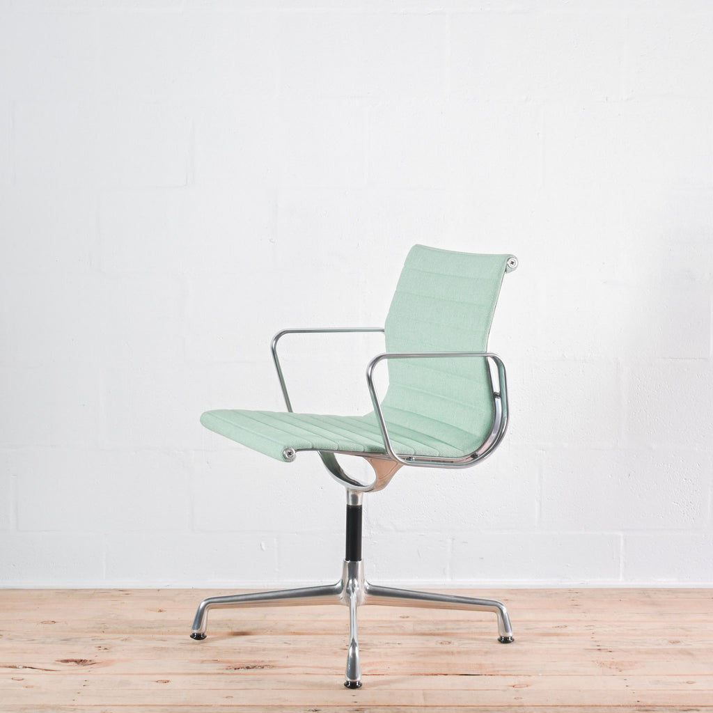 Vitra Eames EA 104 Chair Hopsak Fabric | Re-Lived