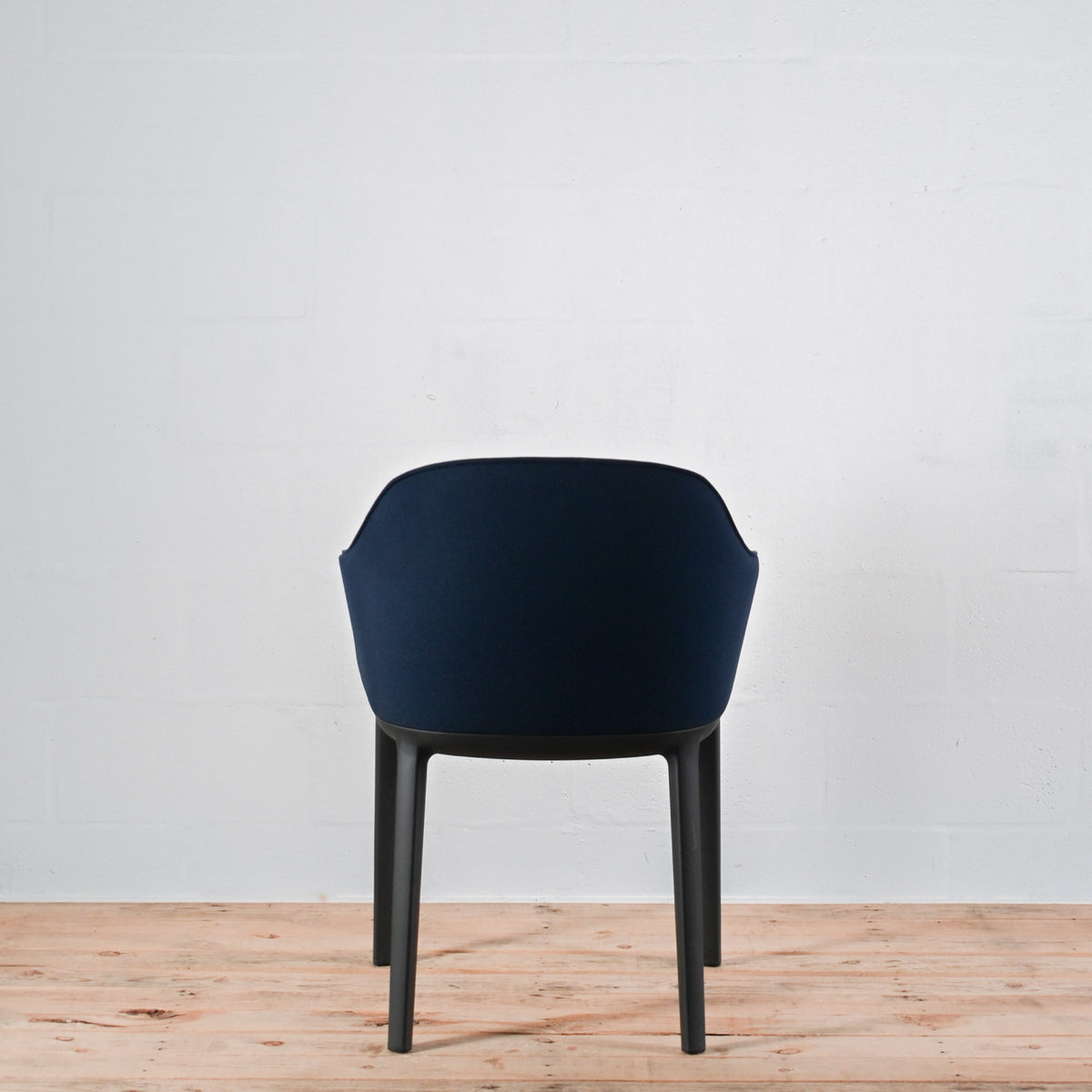 Vitra Softshell Armchair 4 Leg Base Plano Dark Blue | Re-Lived