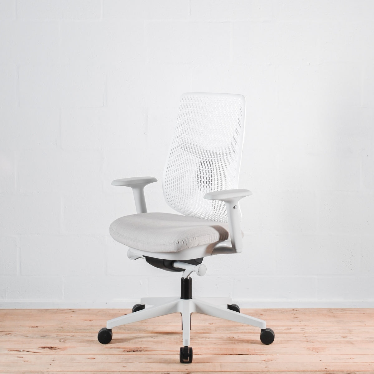 Herman Miller Verus Triflex Office Chair - White / Grey