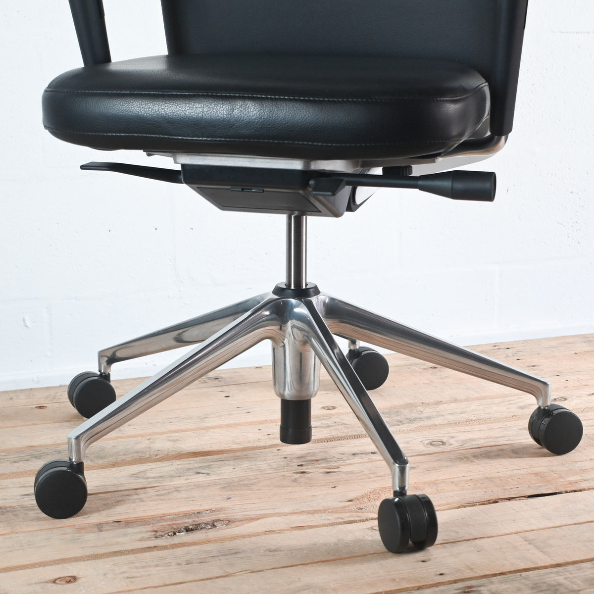 Vitra ID Trim Asphalt / Nero Leather Office Chair | Re-Lived