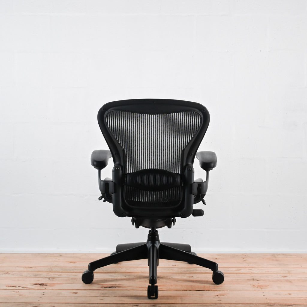 Herman Miller Aeron Classic Office Chair - Graphite / Classic Carbon