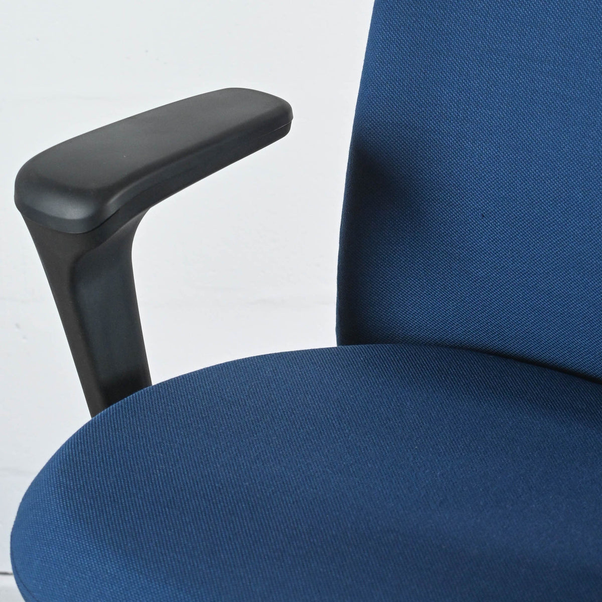 HAG Futu SoFi 7300 Blue Upholstered Office Chair | Re-Lived