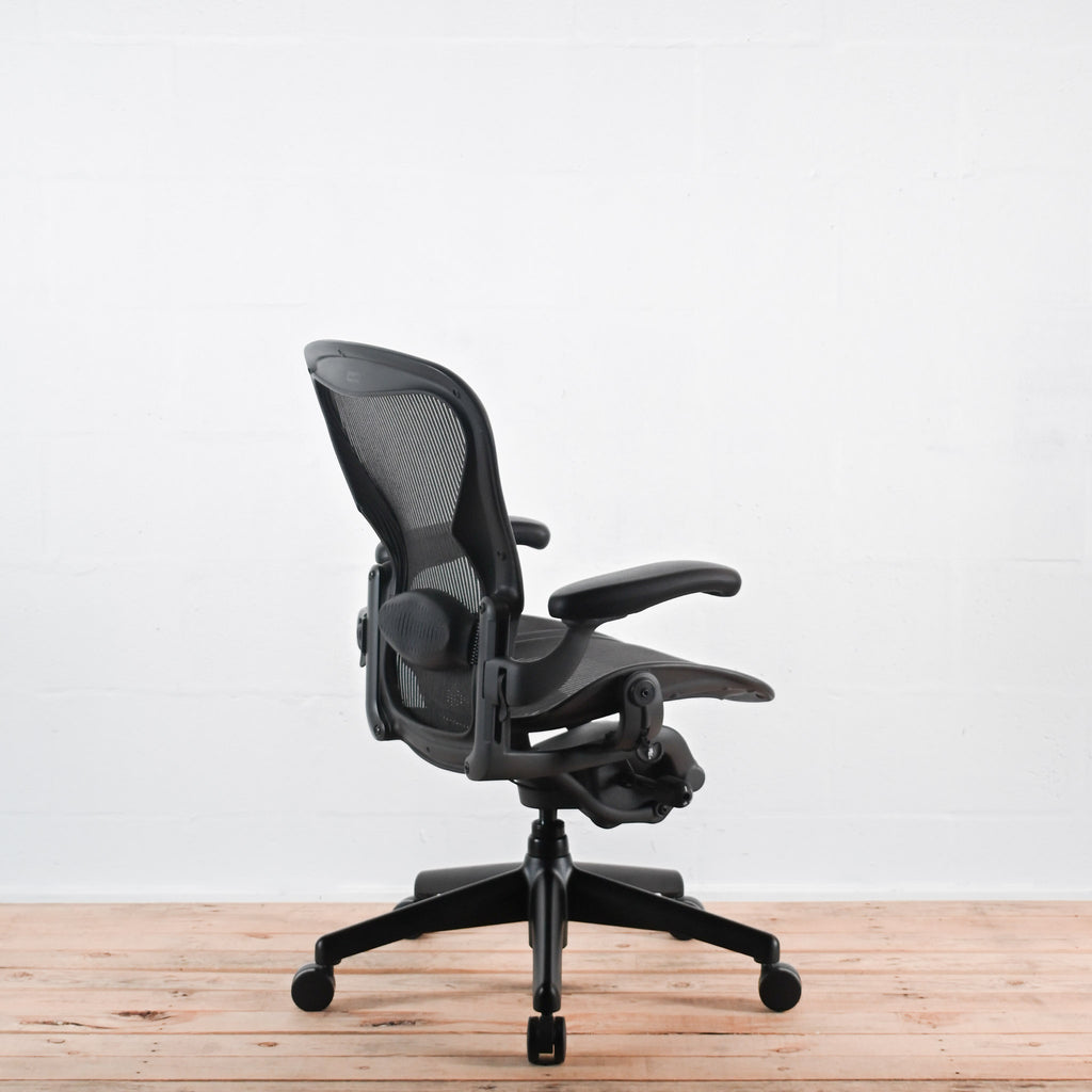 Herman Miller Aeron Classic Office Chair - Graphite / Classic Carbon