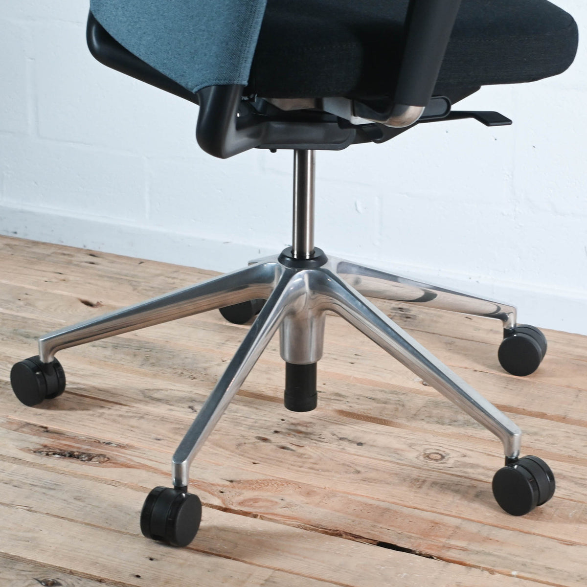Vitra ID Trim Blue / Black Fabric Office Chair | Re-Lived
