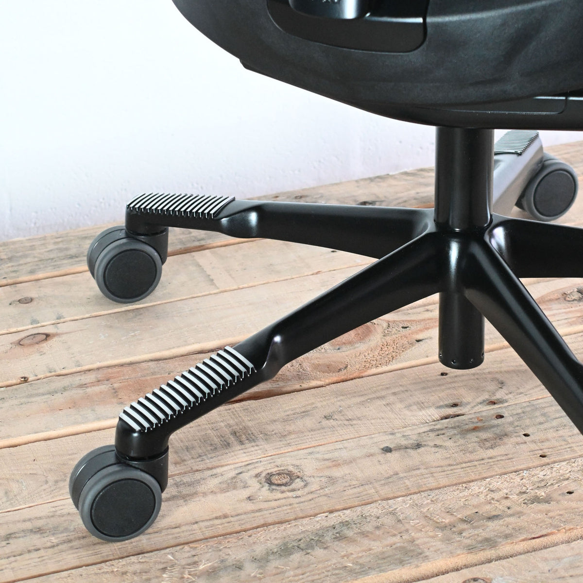 HAG Futu SoFi 7500 Black Mesh Office Chair | Re-Lived