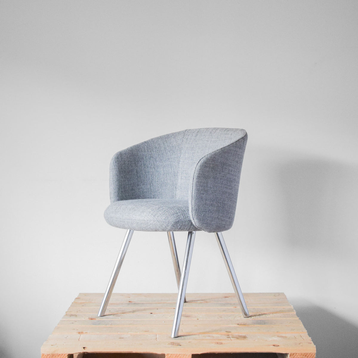 Vitra Mikado Arm Chair Pebble | Re-Lived