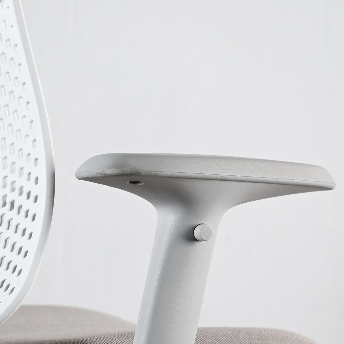 Herman Miller Verus Triflex Office Chair - White / Grey