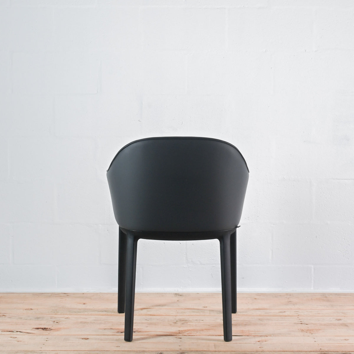 Vitra Softshell Armchair 4 Leg Base in Leather | Re-Lived