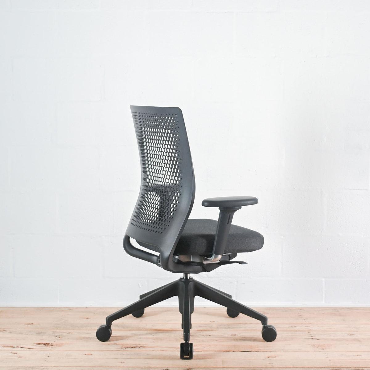 Vitra ID Air Black Office Chair | Re-Lived