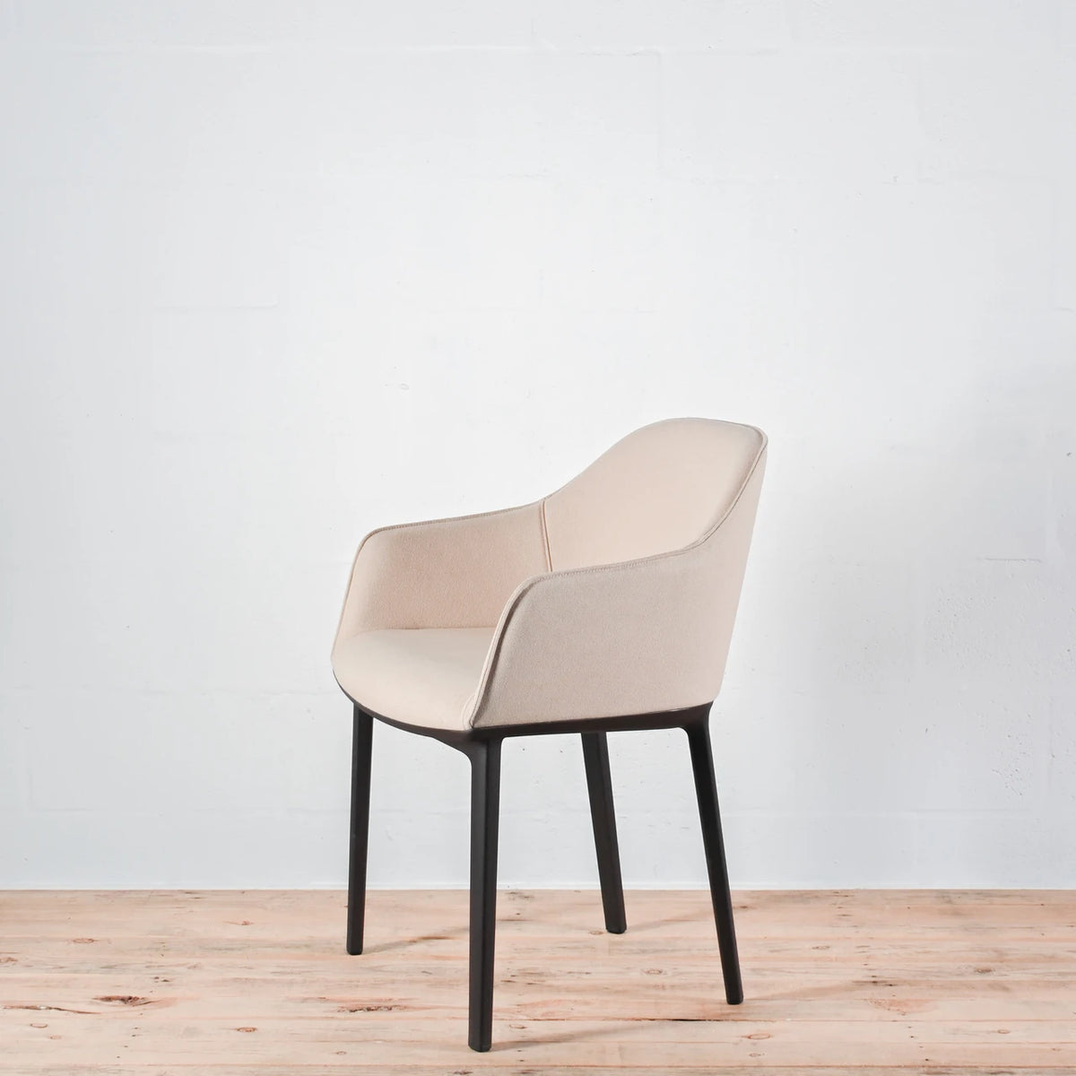 Vitra Softshell Armchair 4 Leg Base Mello Papyrus | Re-Lived