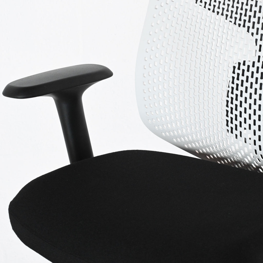 Herman Miller Verus Black and White Triflex Office Chair | Re-Lived