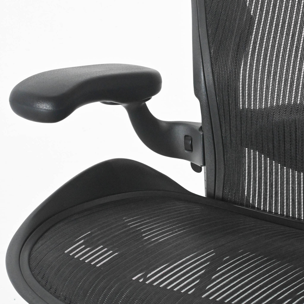 Herman Miller Aeron Classic Office Chair - Graphite / Classic Carbon