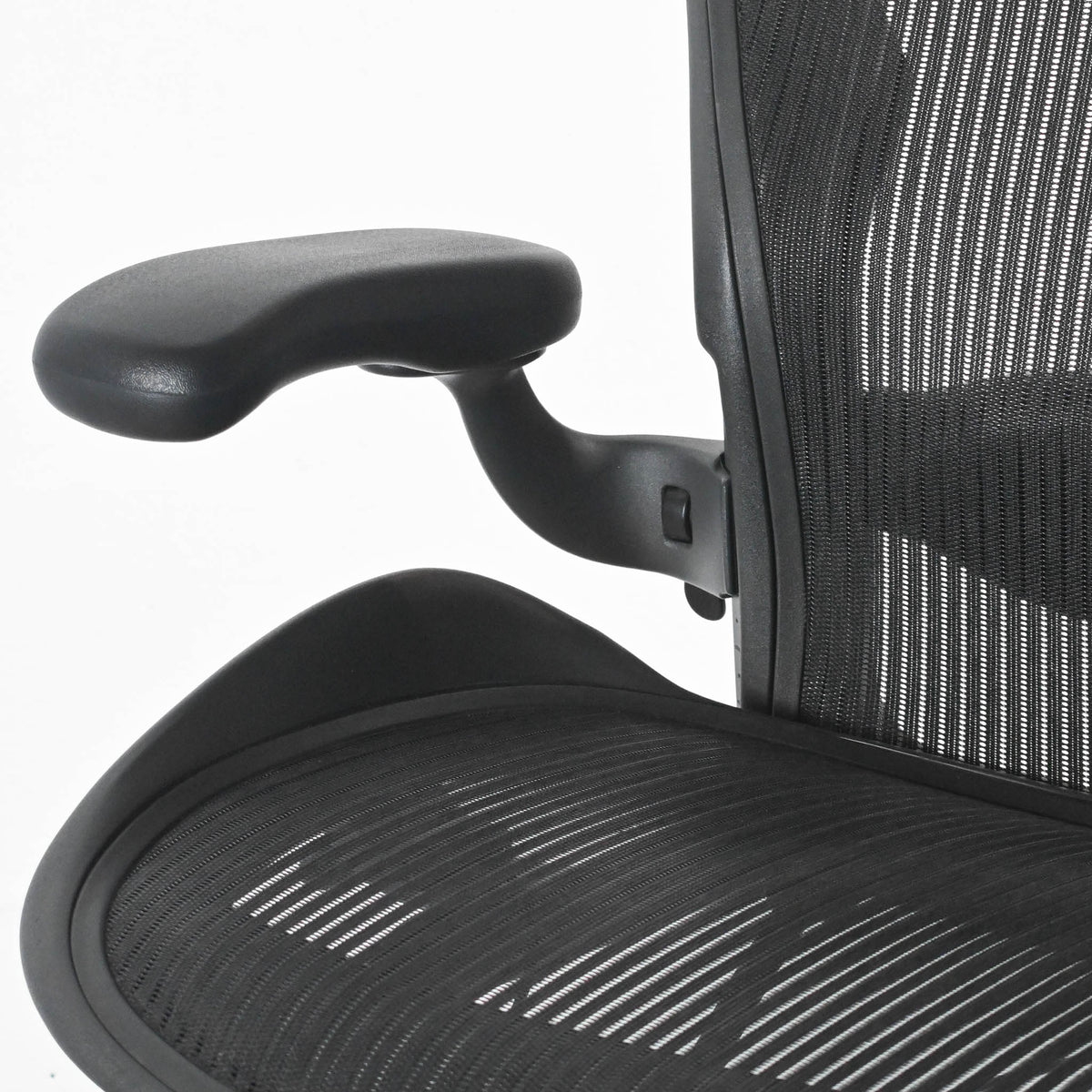 Herman Miller Aeron Classic Office Chair - Graphite / Classic Carbon