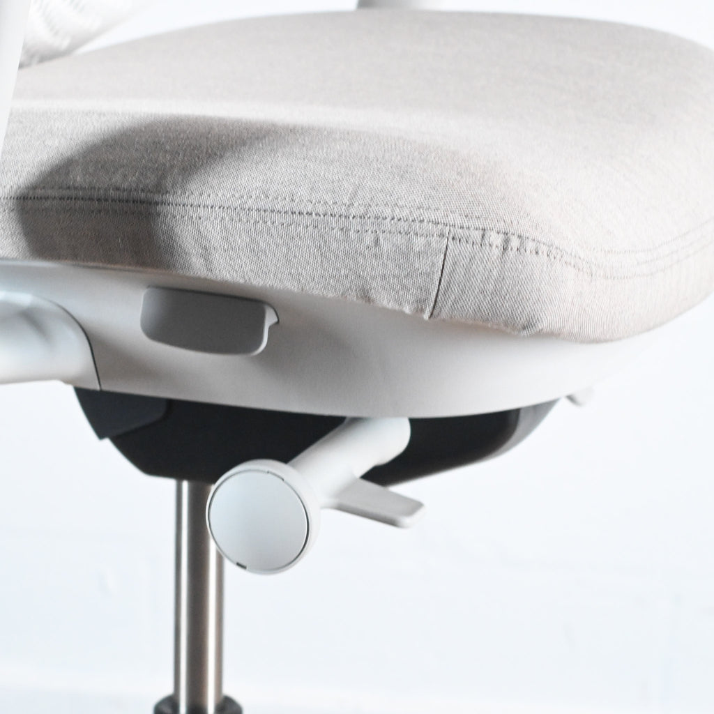 Herman Miller Verus Triflex Office Chair - White / Grey