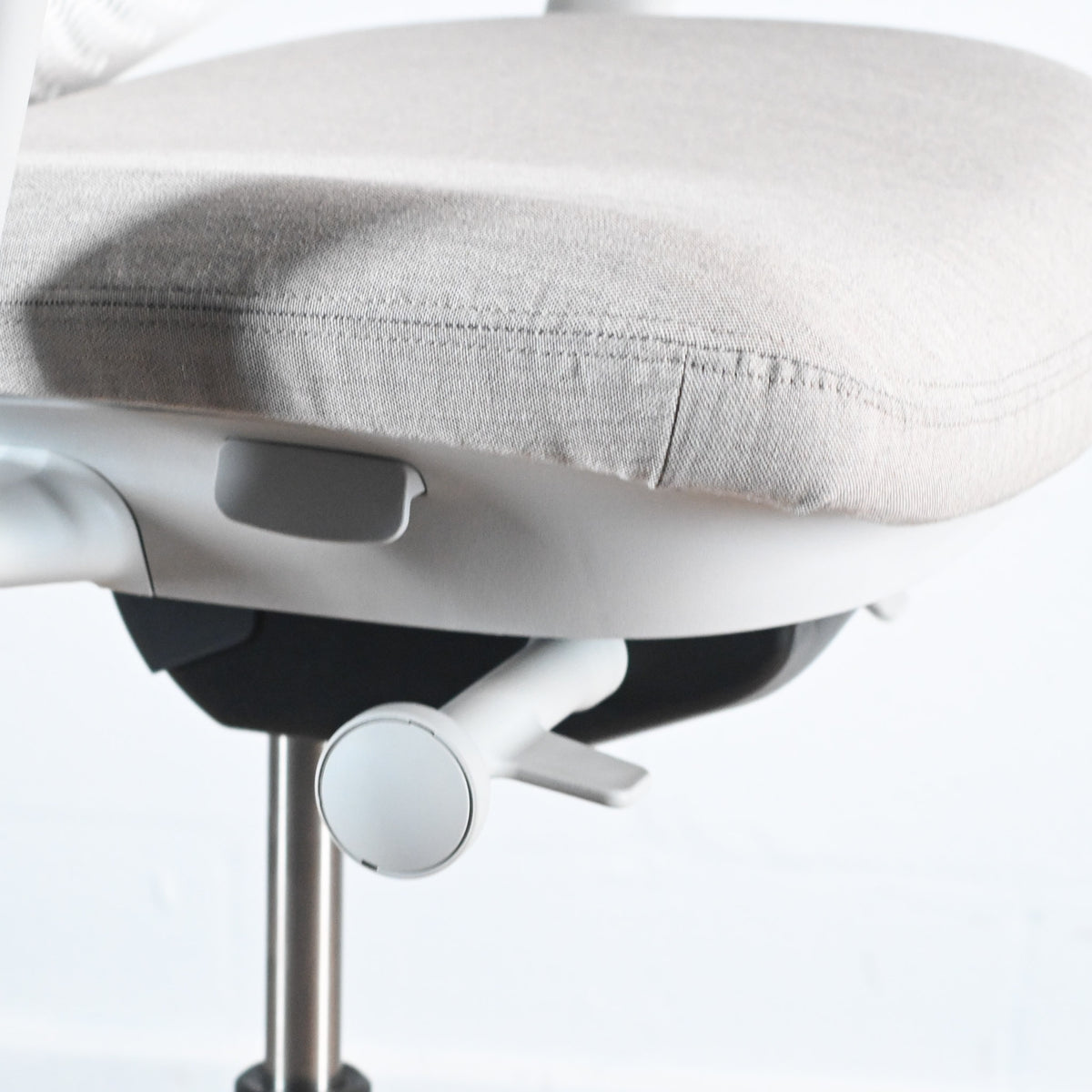 Herman Miller Verus Triflex Office Chair - White / Grey