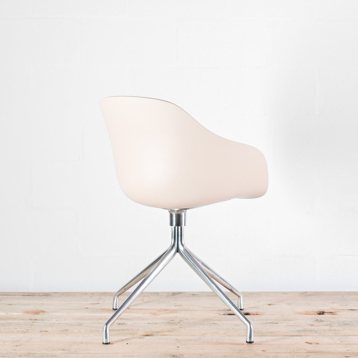 HAY AAC 220 Pale Peach Swivel Chair | Re-Lived