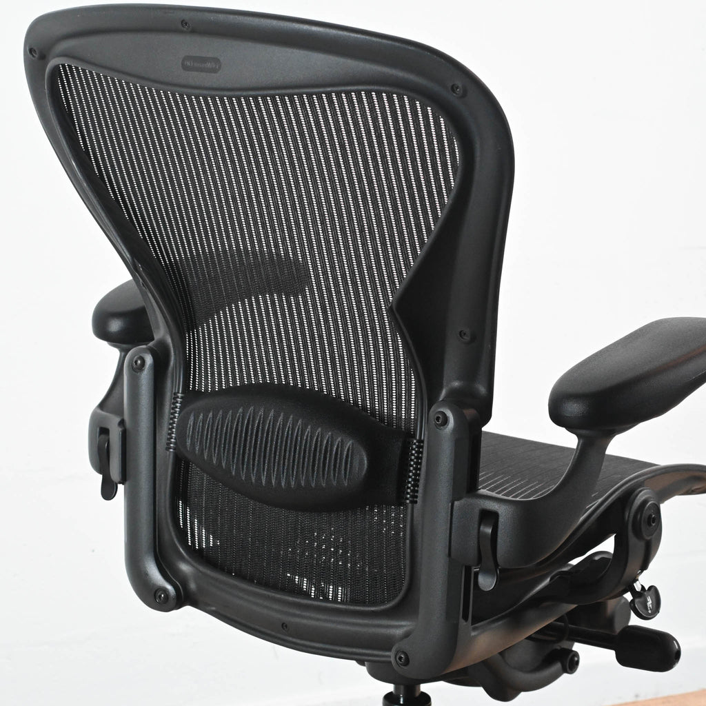 Herman Miller Aeron Classic Office Chair - Graphite / Classic Carbon