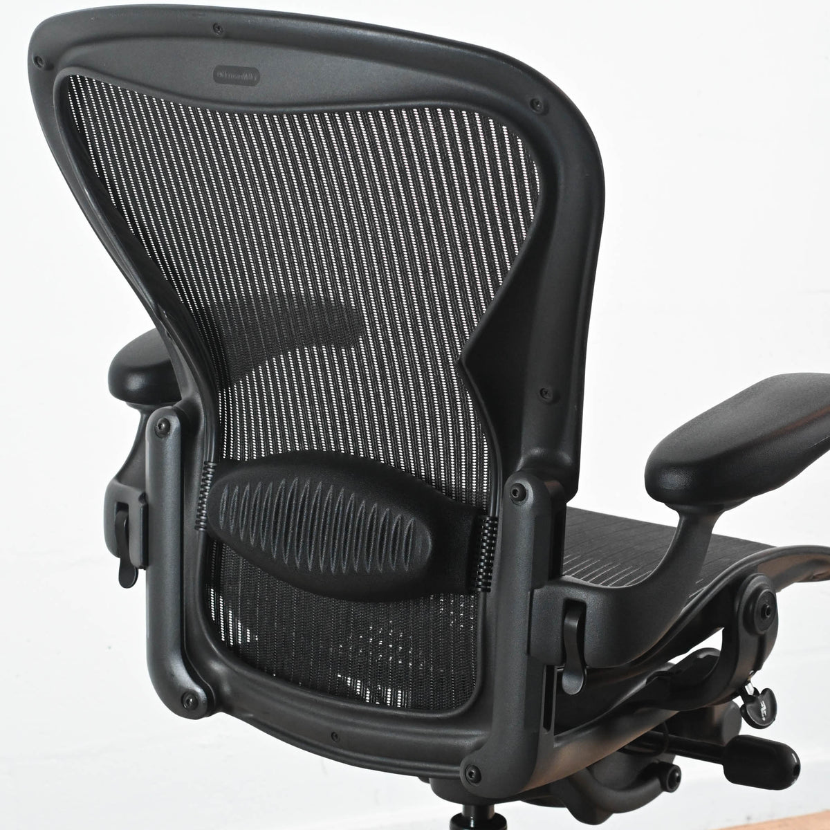 Herman Miller Aeron Classic Office Chair - Graphite / Classic Carbon