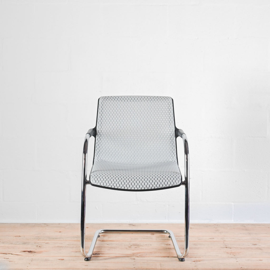 Vitra Unix Meeting Chair Ice Grey Diamond Mesh | Re-Lived