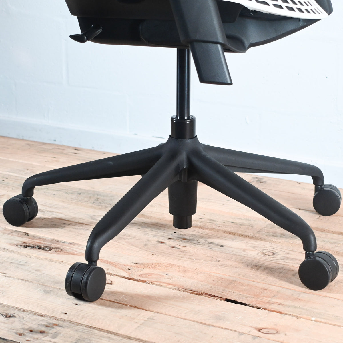 Herman Miller Sayl Chair - Black / White