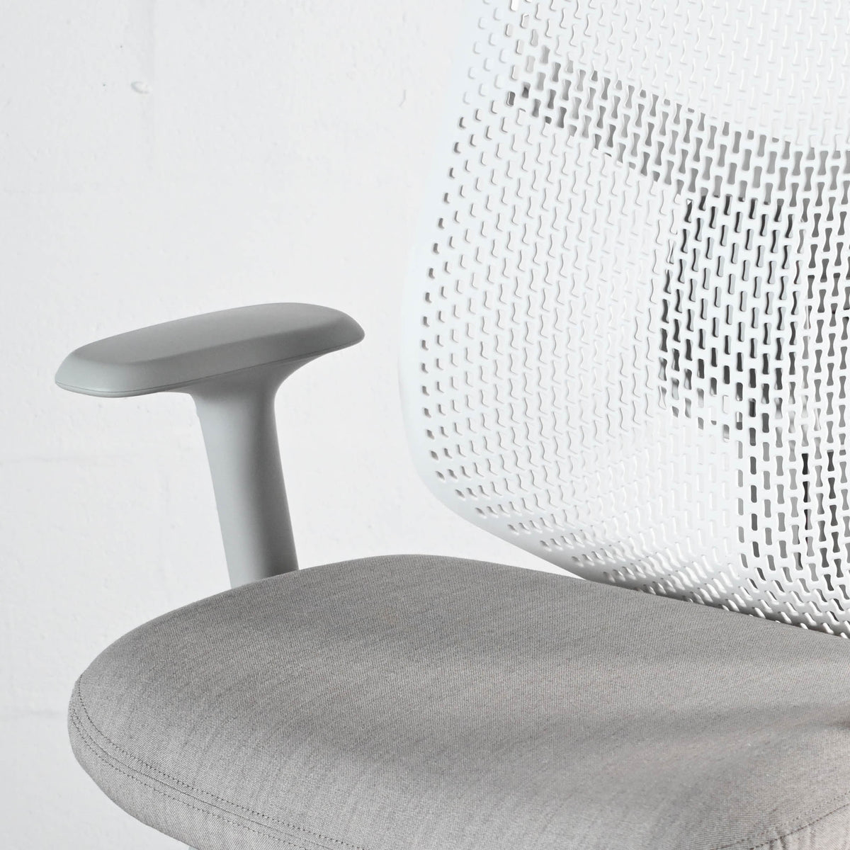 Herman Miller Verus Triflex Office Chair - White / Grey