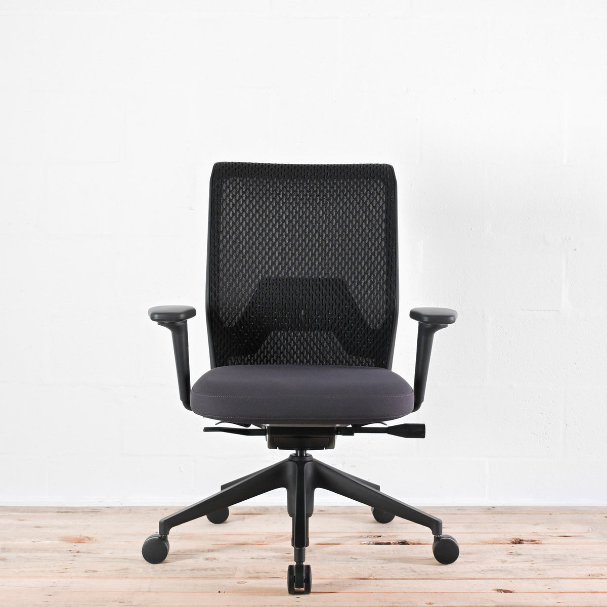 Vitra ID Mesh Black / Grey Office Chair | Re-Lived