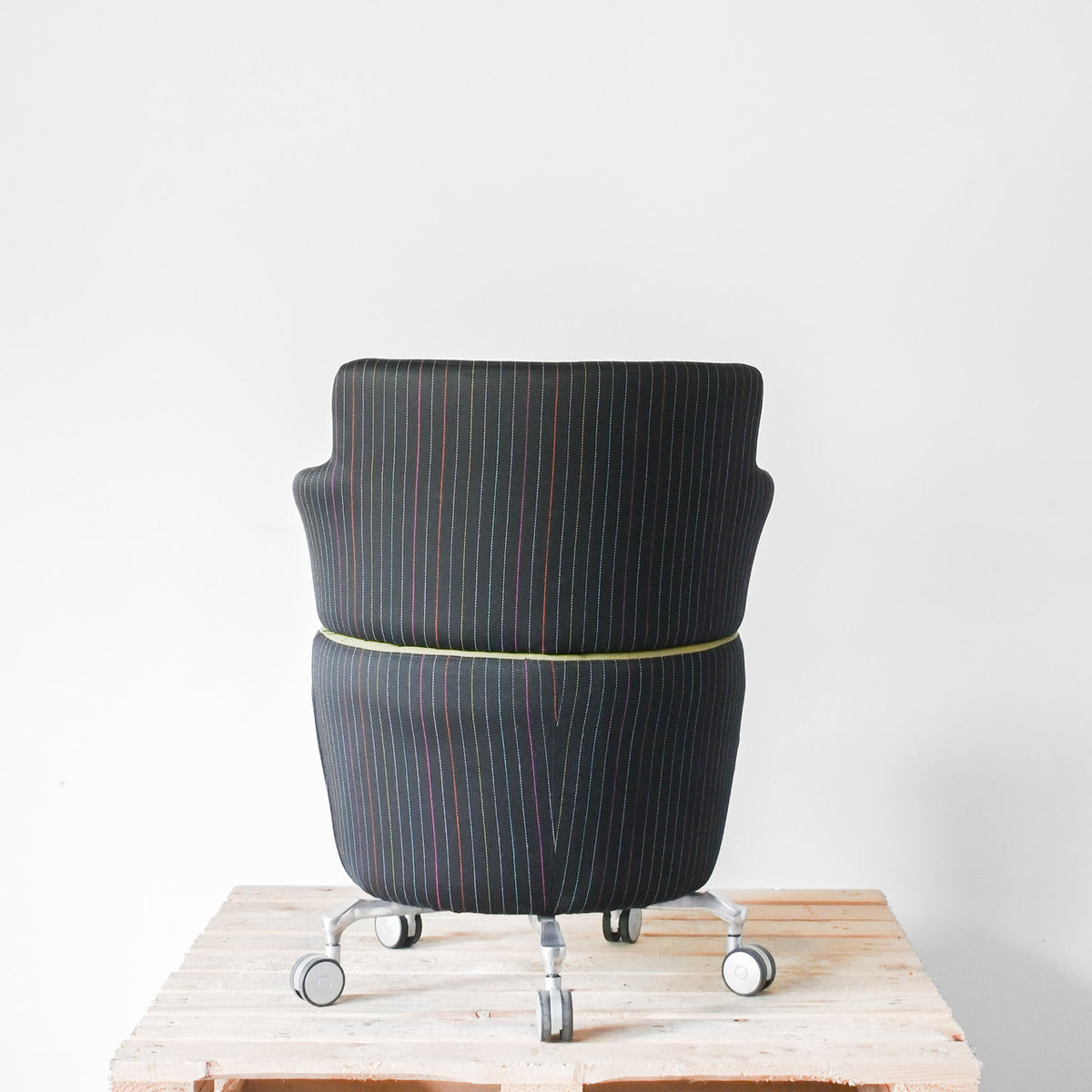 Orangebox Tarn Tub Black / Green Chair | Re-Lived