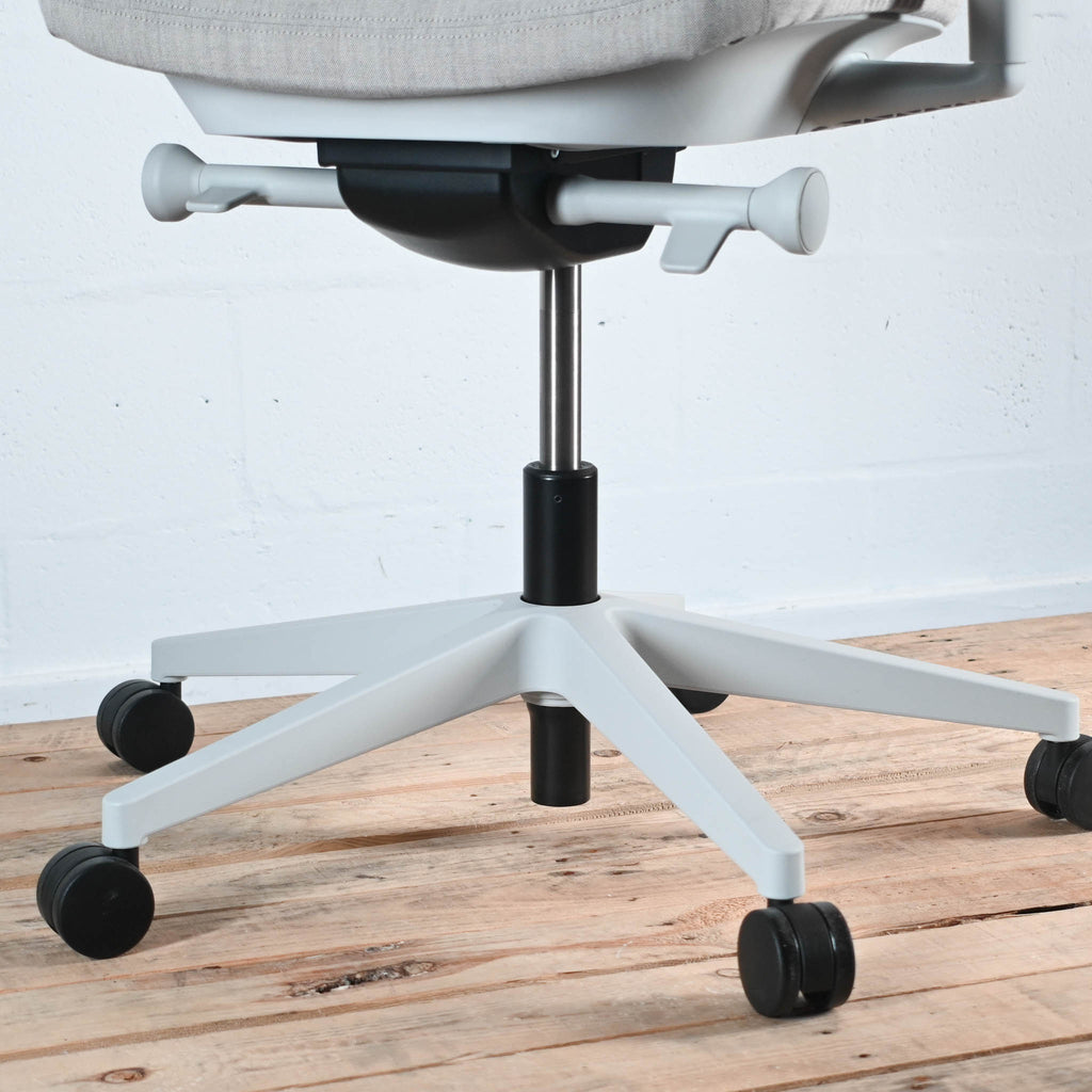 Herman Miller Verus Triflex Office Chair - White / Grey
