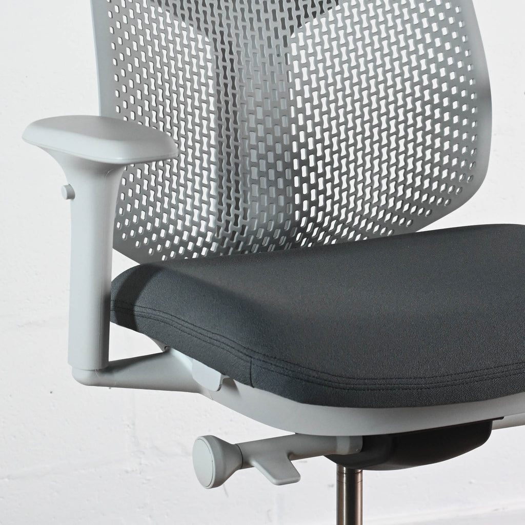 Herman Miller Verus Triflex Back Mineral Office Chair Special Edition | Re-Lived