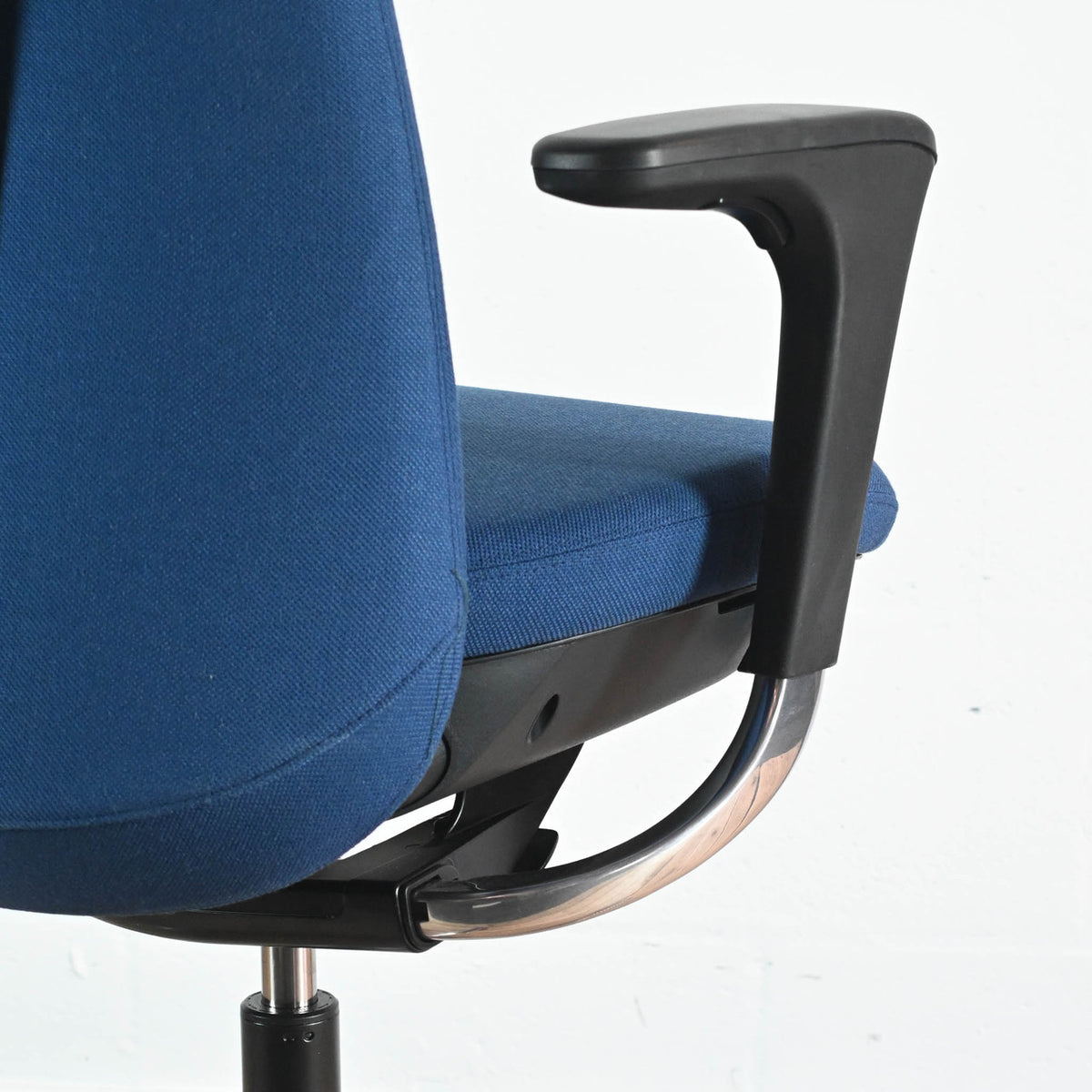 HAG Futu SoFi 7300 Blue Upholstered Office Chair | Re-Lived