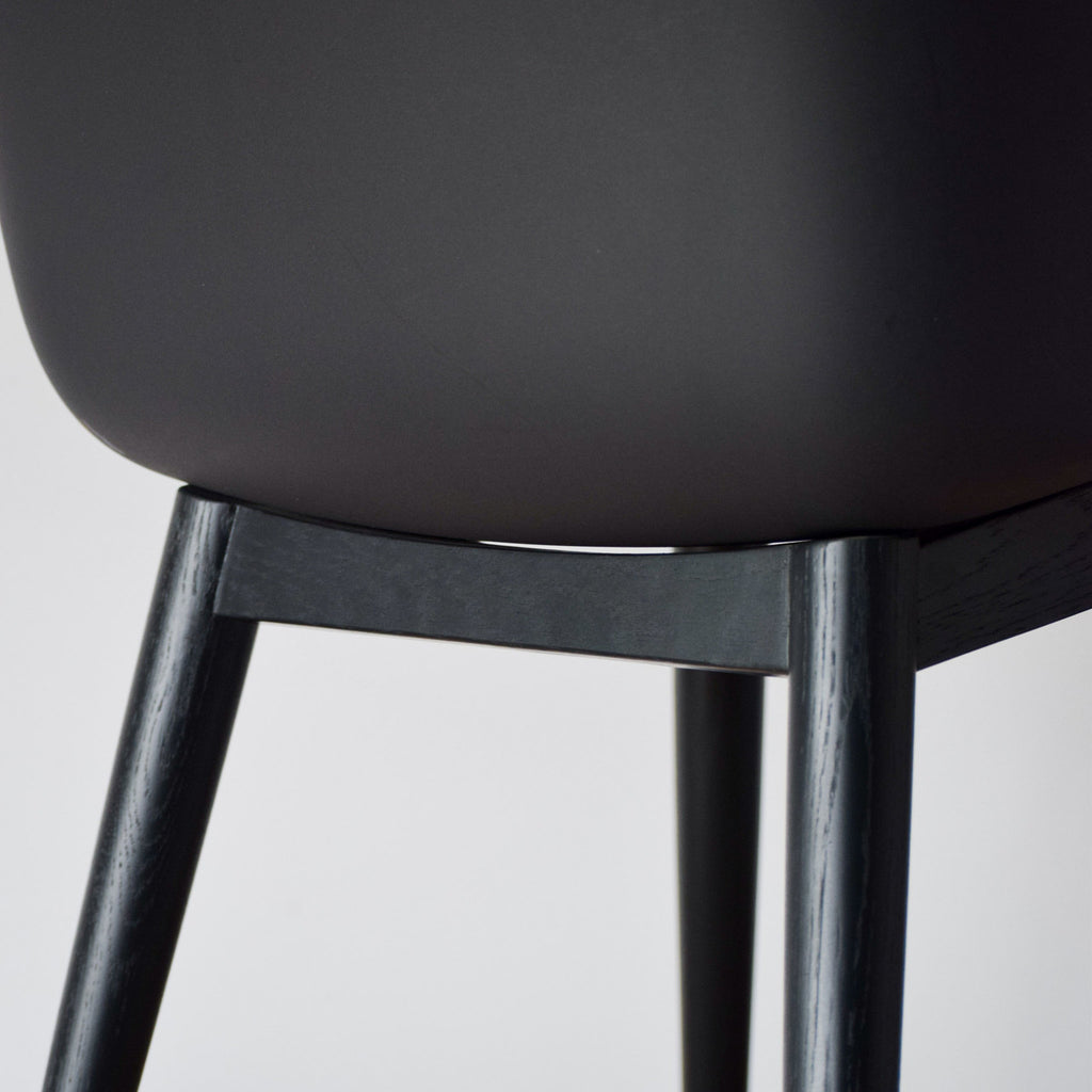 Muuto Fiber Armchair Black Shell / Wood Base | Re-Lived