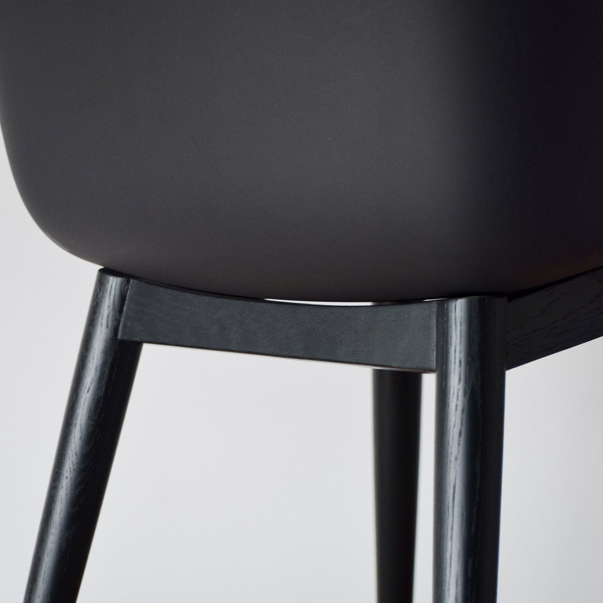 Muuto Fiber Armchair Black Shell / Wood Base | Re-Lived