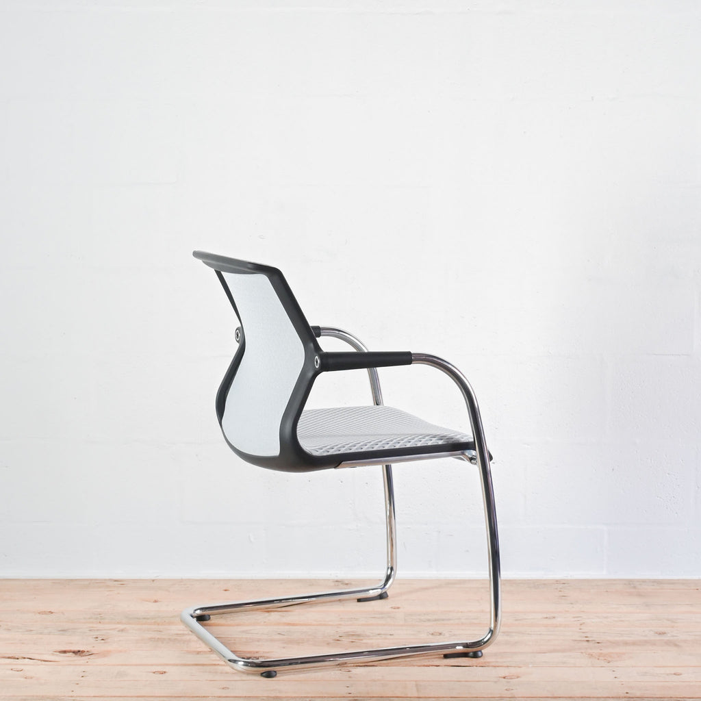 Vitra Unix Meeting Chair Ice Grey Diamond Mesh | Re-Lived