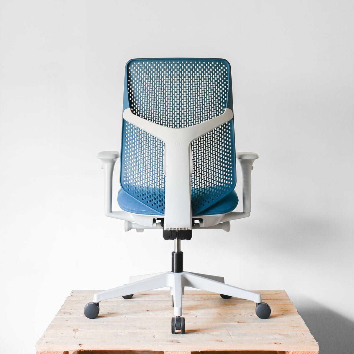 Herman Miller Verus Peacock Triflex Office Chair | Re-Lived