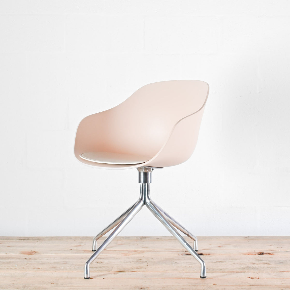 HAY AAC 220 Pale Peach Swivel Chair | Re-Lived