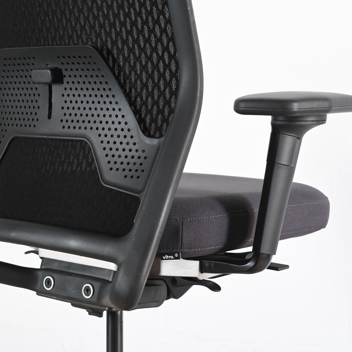 Vitra ID Mesh Black / Grey Office Chair | Re-Lived