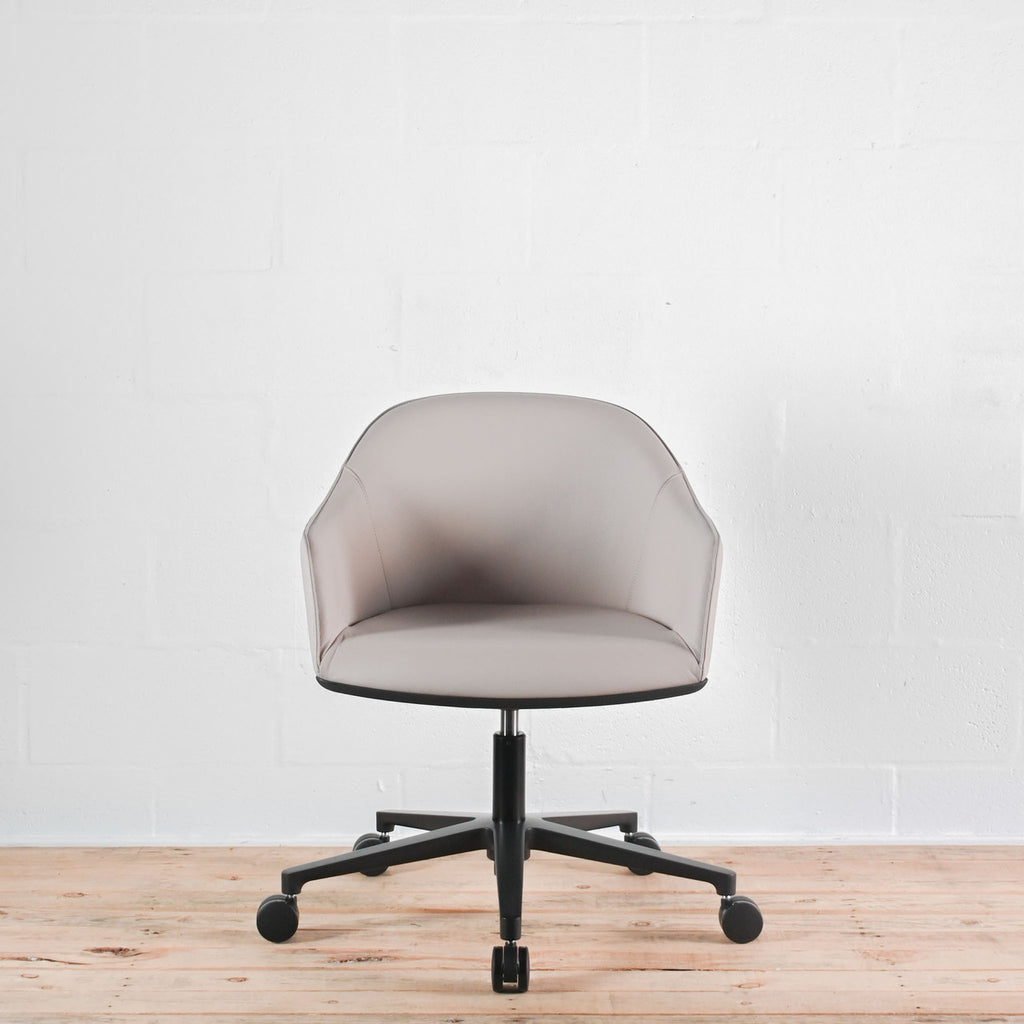 Vitra Softshell Chair 5 Star Base in Leather | Re-Lived