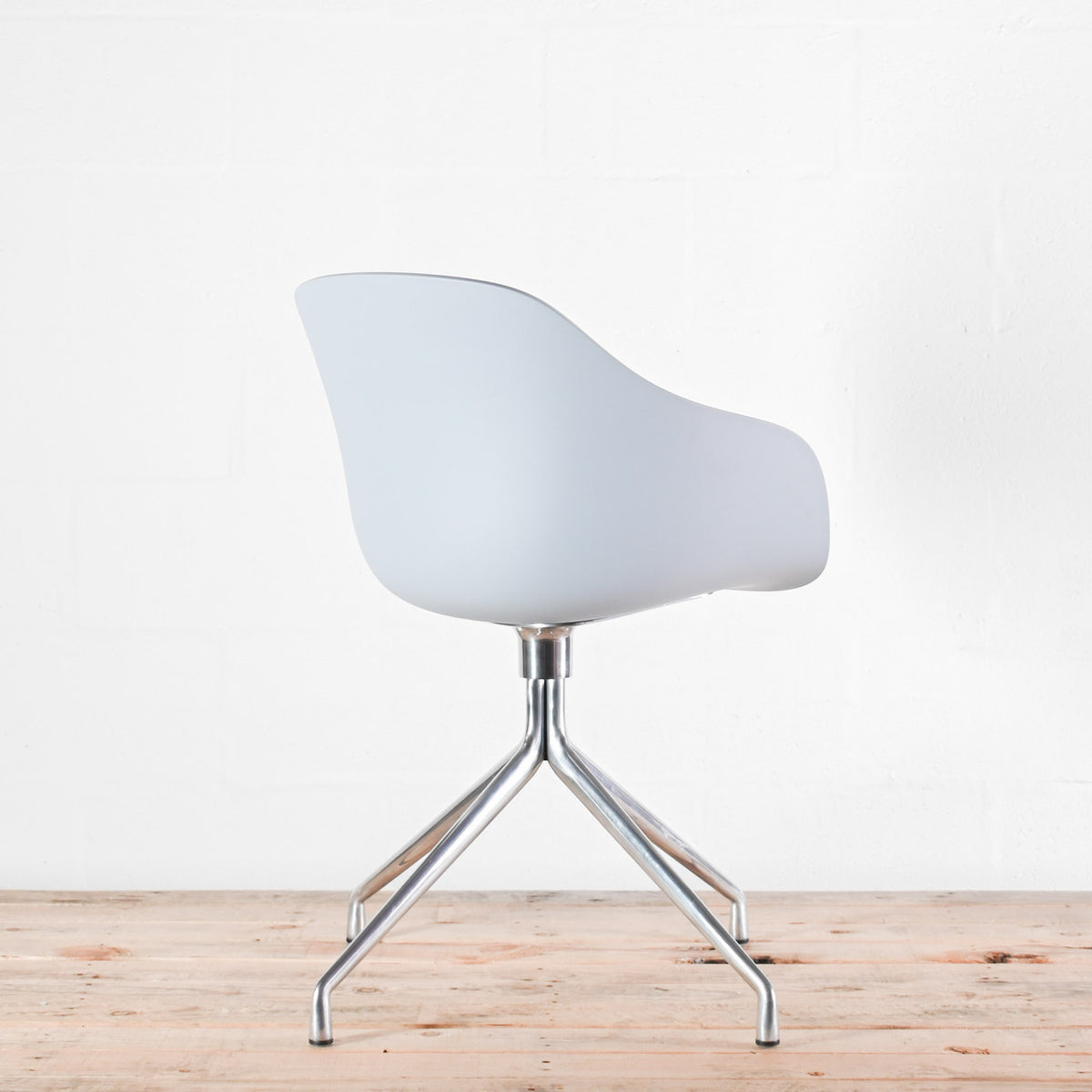HAY AAC 220 Upholstered Swivel Chair | Re-Lived