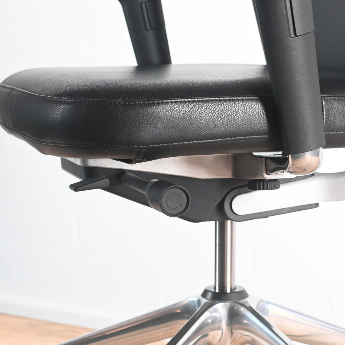 Vitra ID Trim Asphalt / Nero Leather Office Chair | Re-Lived