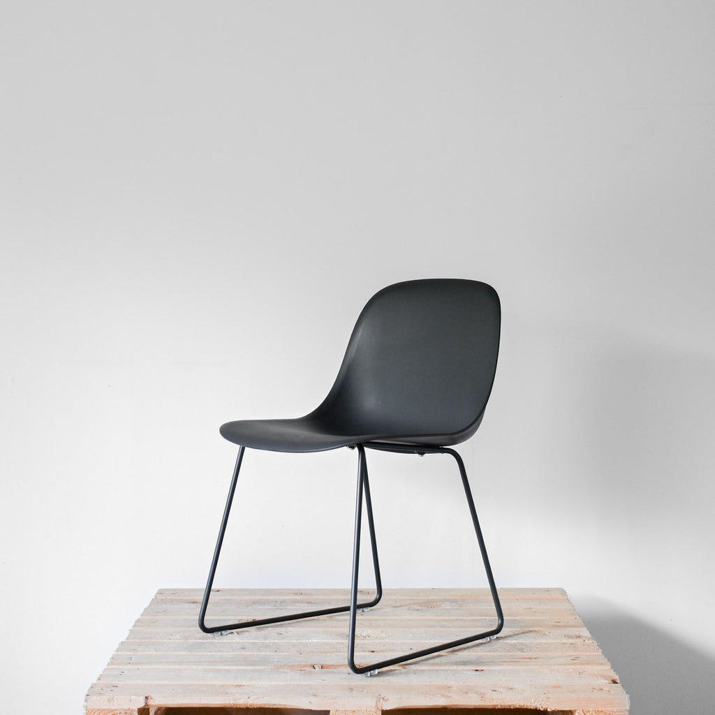 Muuto Fiber Side Chair Black | Re-Lived