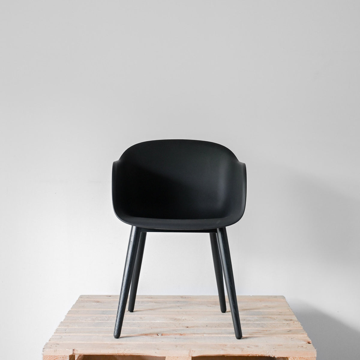 Muuto Fiber Armchair Black Shell / Wood Base | Re-Lived