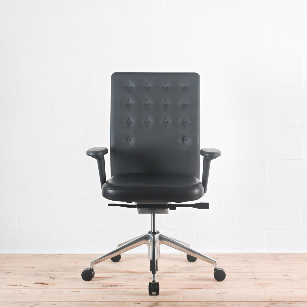 Vitra ID Trim Asphalt / Nero Leather Office Chair | Re-Lived
